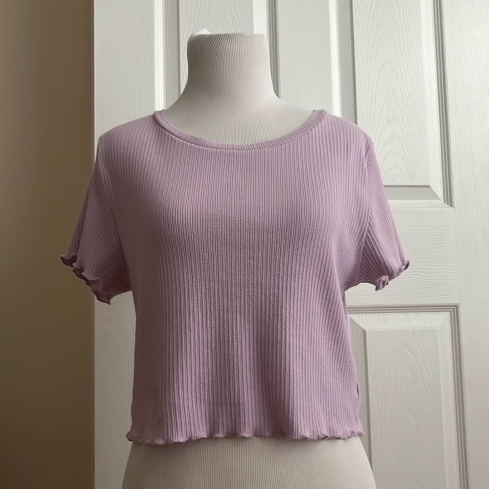Lilac/lavender lettuce tee